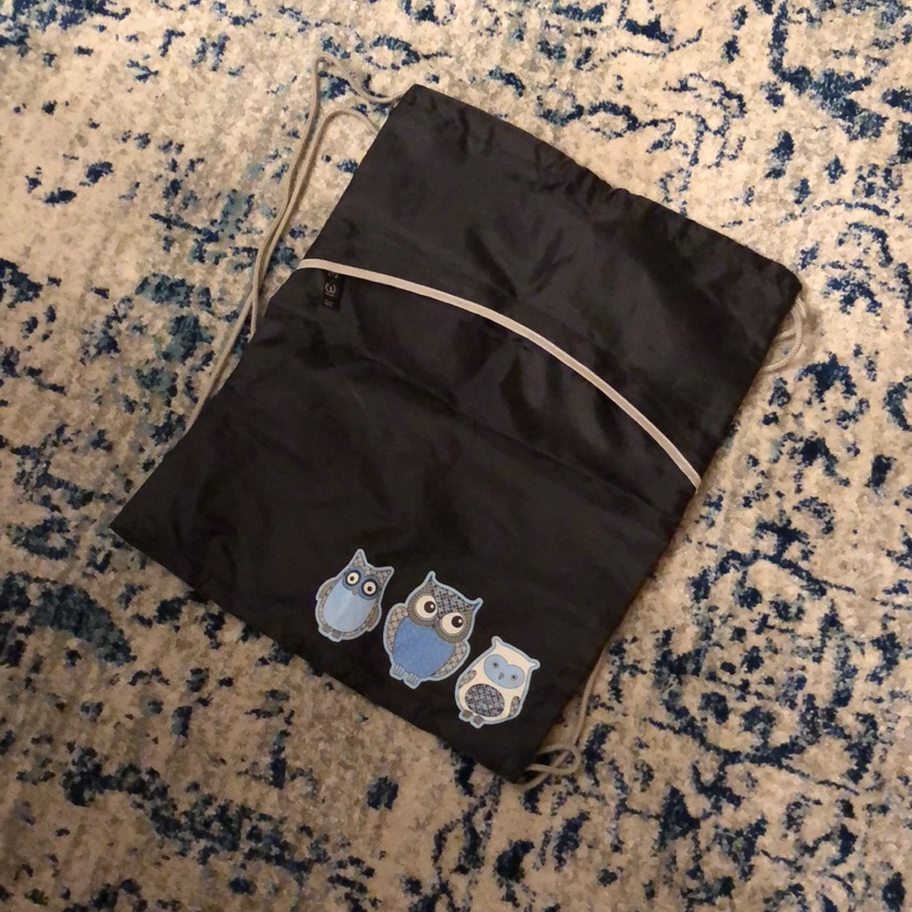 Blue and Brown 3 Owl pull in bag.